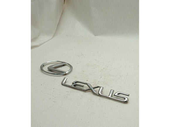 Lexus SC400 Trunk Lexus Emblem And Badge