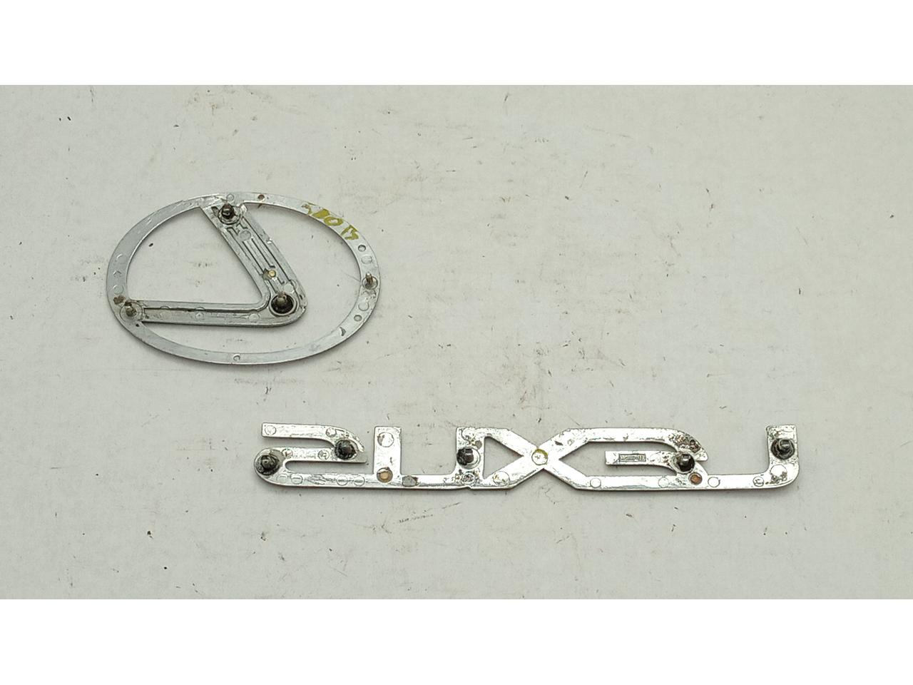Lexus SC400 Trunk Lexus Emblem And Badge