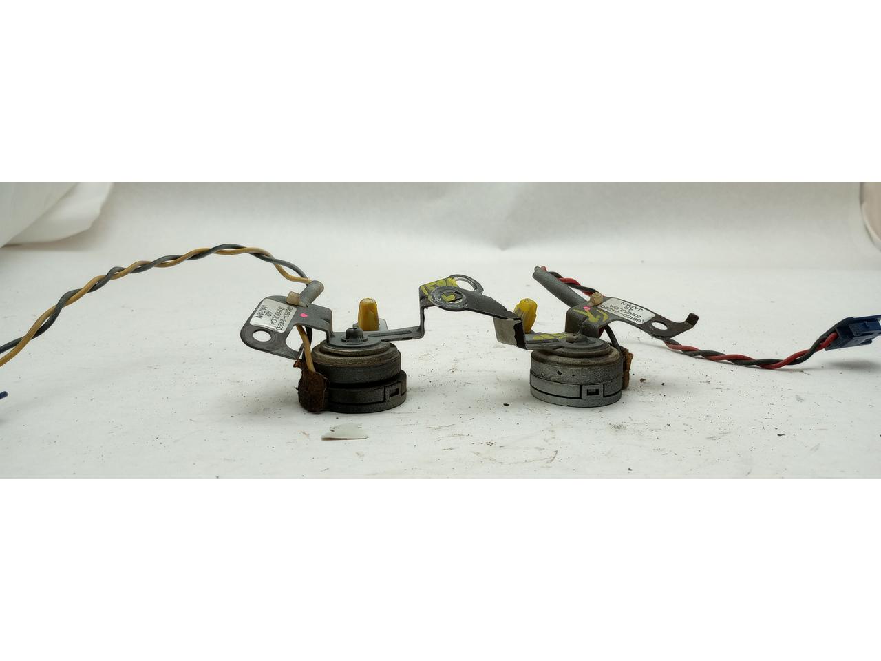 Lexus SC400 Pair Of Front Door Tweeter Speakers | Playground PAR