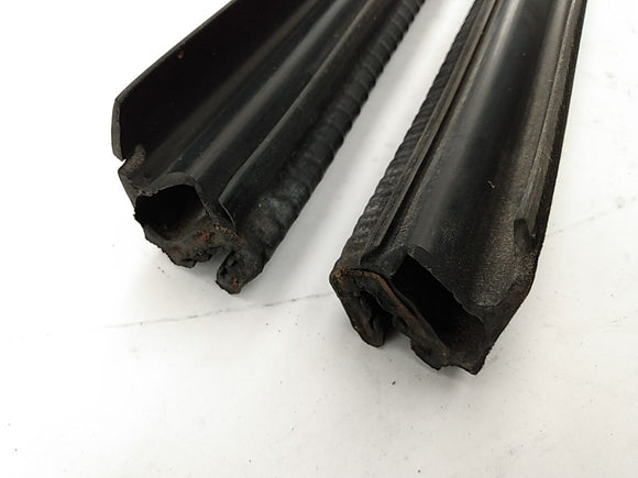 Buick Reatta Pair Of Front Inner Door Window Seals