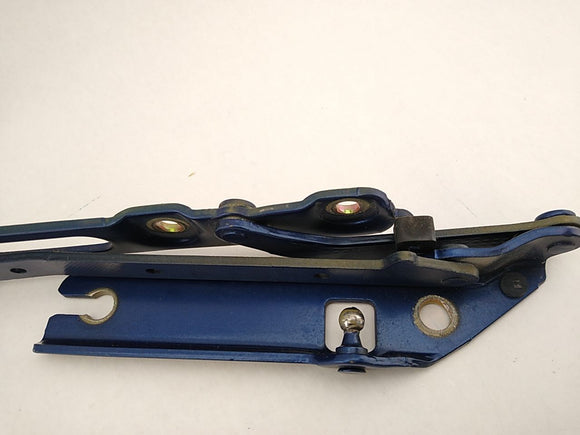 BMW 323i Pair Of Trunk Lid Hinge Brackets