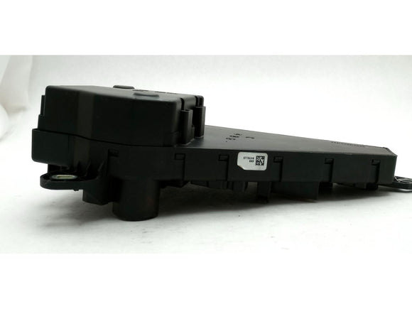 BMW 650i Trunk Fuse Box