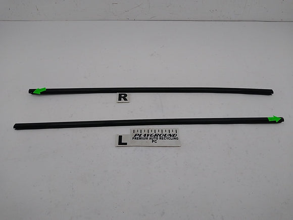 BMW 650i Pair Of Door Window Seal Moldings
