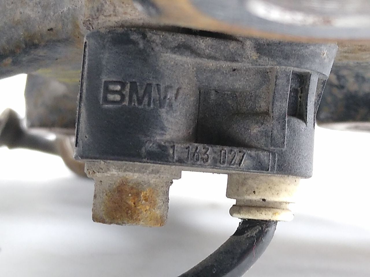 BMW 328i Passenger Right Front Spindle Knuckle Hub