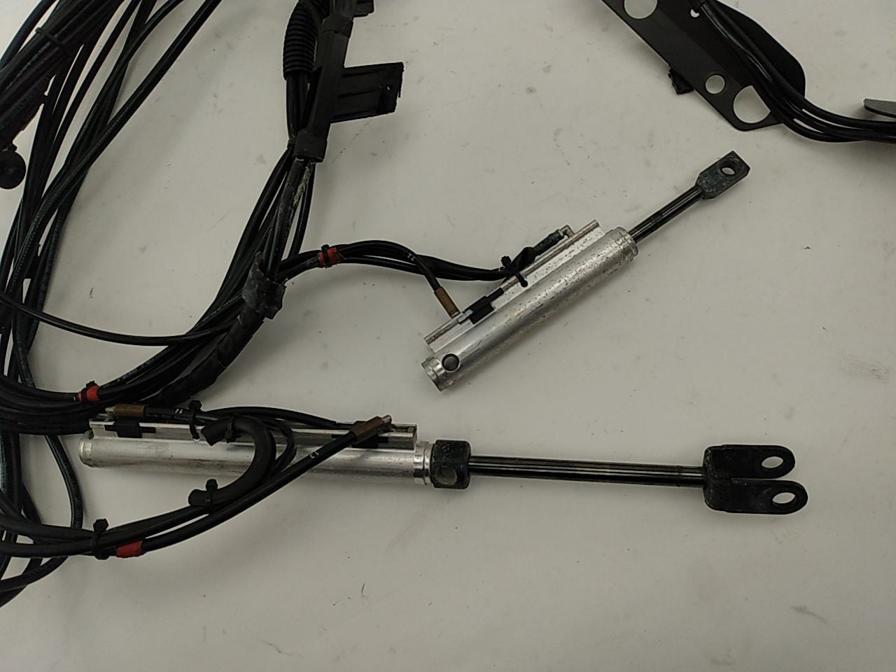 Saab 9-3 Set Of Convertible Top Lift Cylinders & Lines