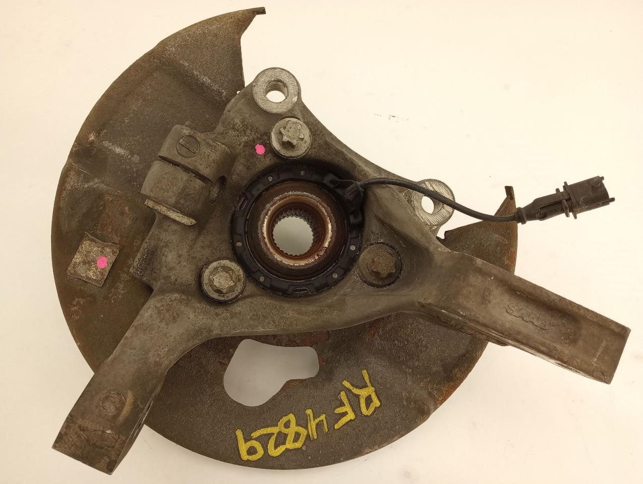 Saab 9-3 Passenger Right Front Spindle Knuckle Hub - 0