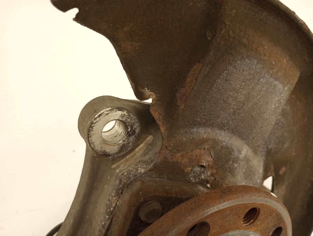 Saab 9-3 Passenger Right Front Spindle Knuckle Hub