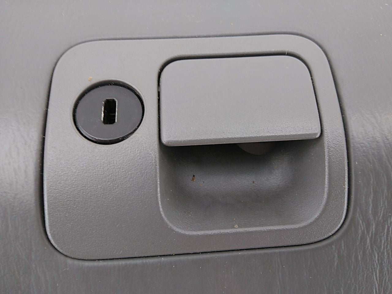 Saab 9-5 Glove Box