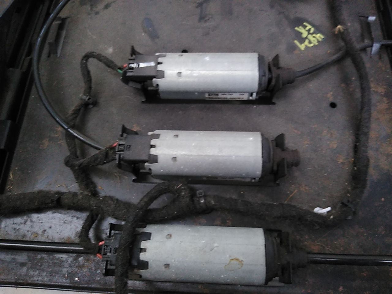 Saab 9-3 Passenger Right Front Power Seat Track Base