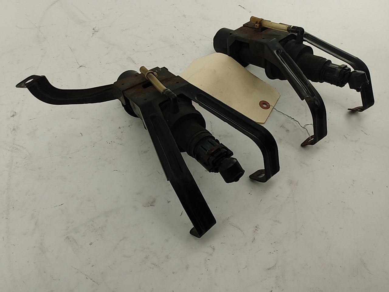 Lexus SC430 Pair Of Headlamp Washer Motors - 0
