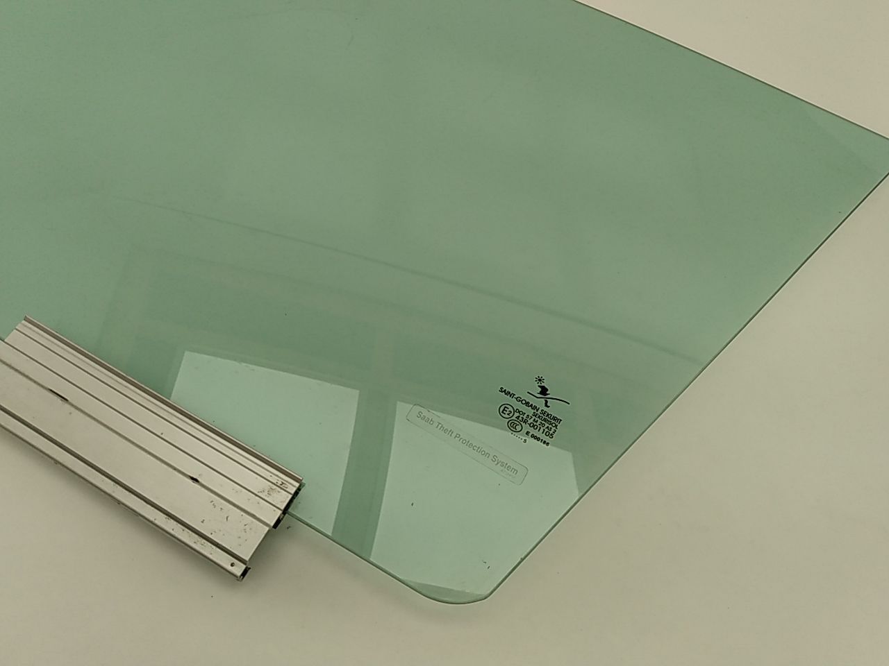Saab 9-5 Driver Left Front Door Window Glass