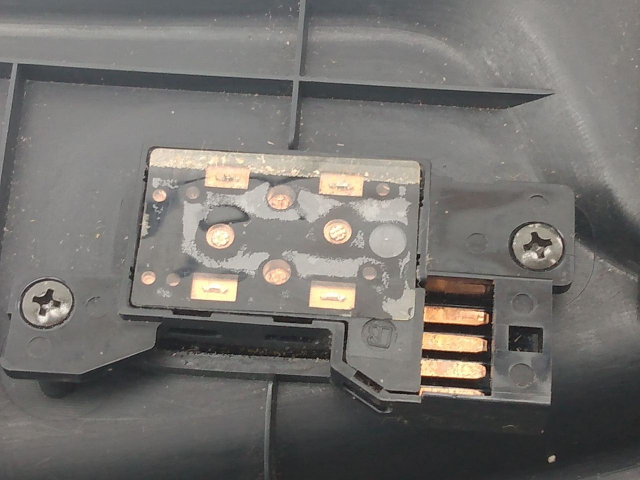 Lexus SC430 Set Of Front Right Lower Seat Trims