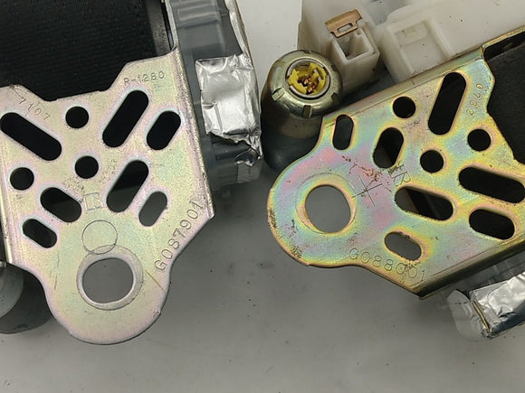 Lexus SC430 Pair Of Front Seat Belt Retractors