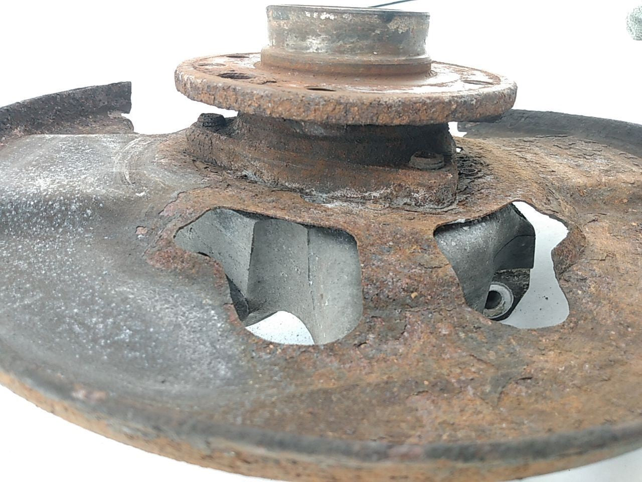 Saab 9-5 Passenger Right Front Spindle Knuckle Hub