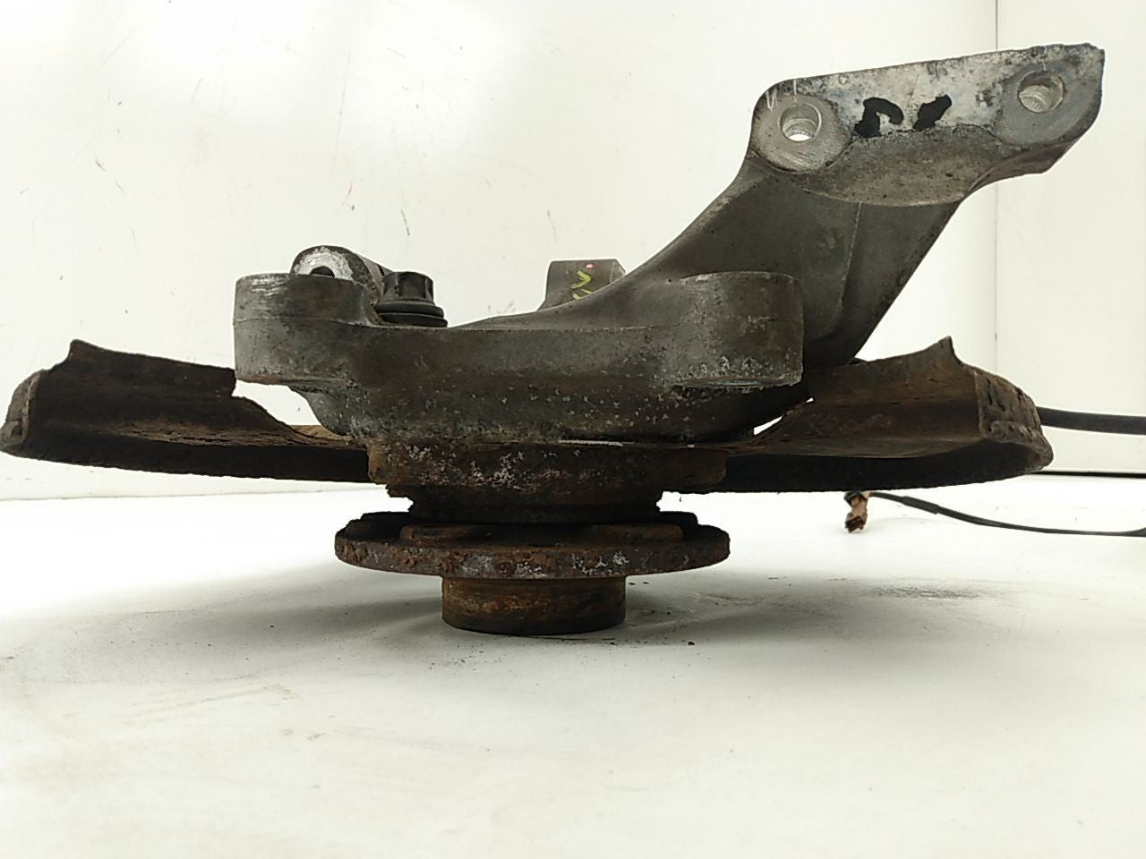 Saab 9-5 Driver Left Front Spindle Knuckle Hub