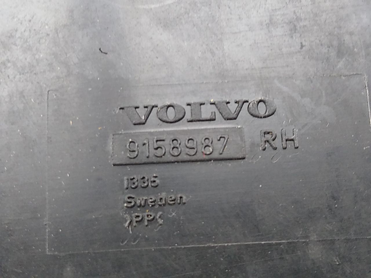 Volvo 850 Pair Of Rear Quarter Panel Inner Trim Fillers