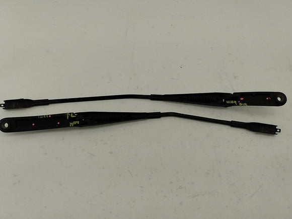 Audi TT Pair Of Windshield Wiper Arms