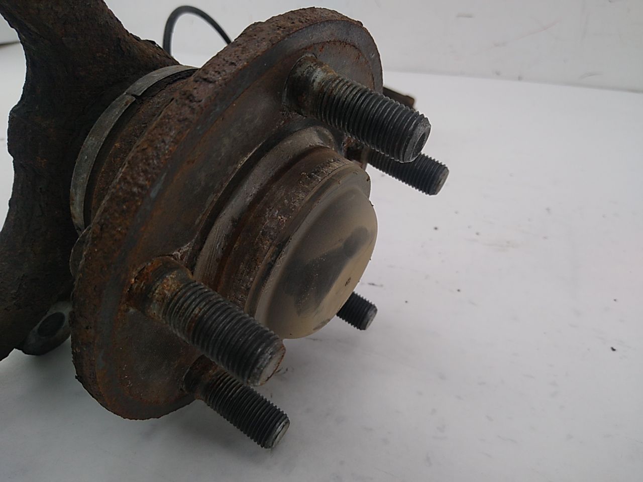 Dodge Charger Driver Left Front Spindle Knuckle Hub