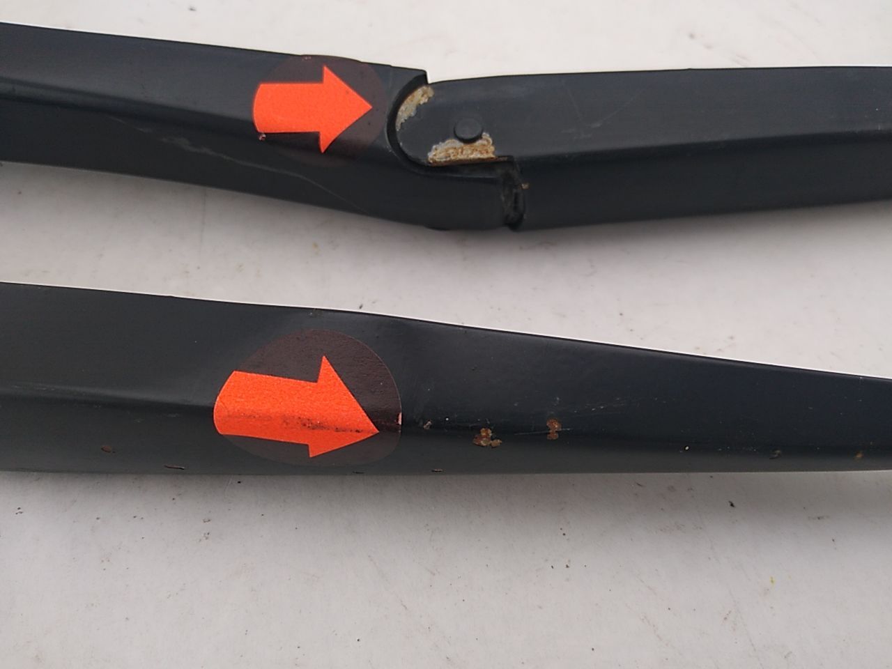 Saab 9-3 Pair Of Windshield Wiper Arms