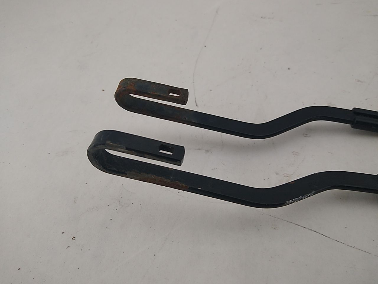 Saab 9-3 Pair Of Windshield Wiper Arms