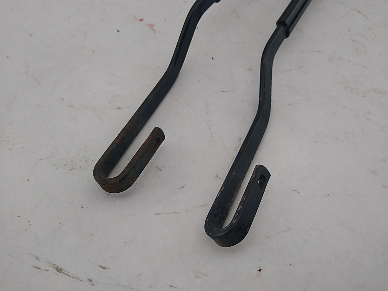 Saab 9-3 Pair Of Windshield Wiper Arms