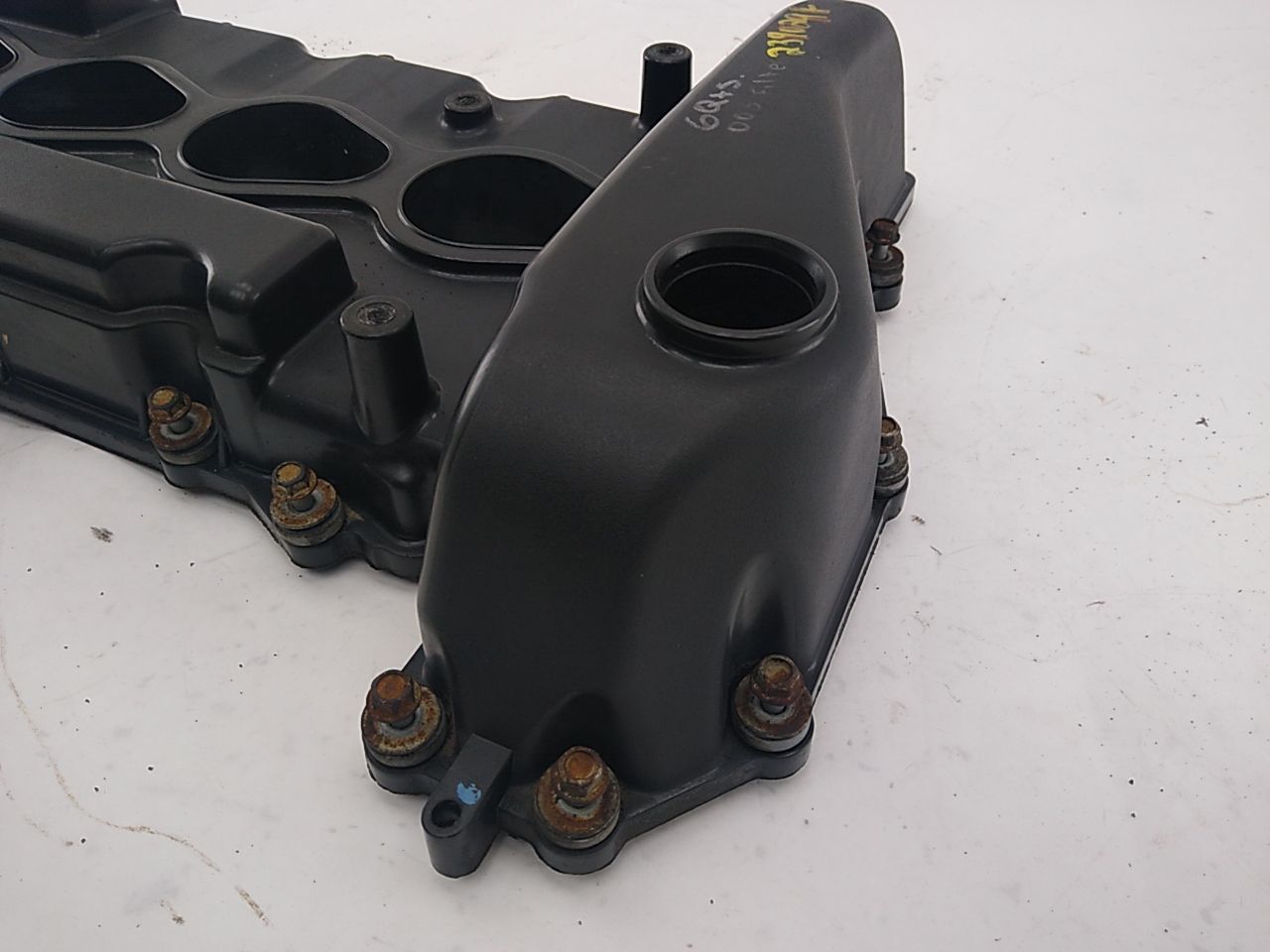 Hummer H3 Engine Valve Cover