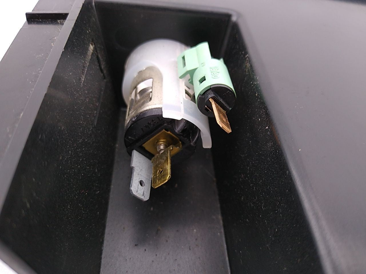Saab 9-3 Center Console Ash Tray | Playground PAR