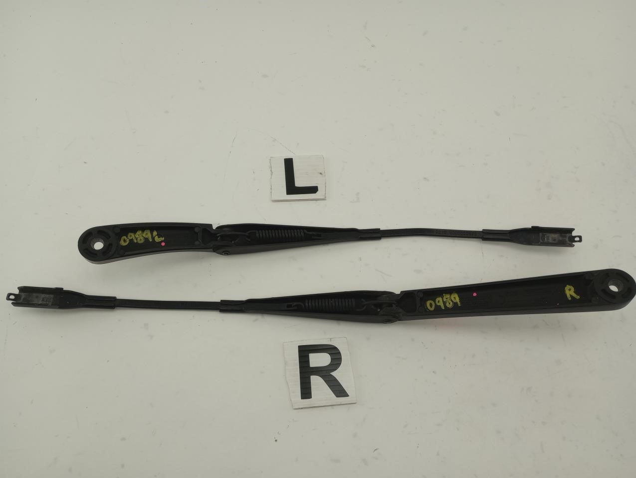 Saab 9-3 Pair Of Windshield Wiper Arms - 0