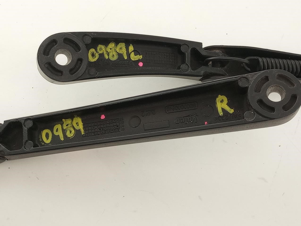 Saab 9-3 Pair Of Windshield Wiper Arms