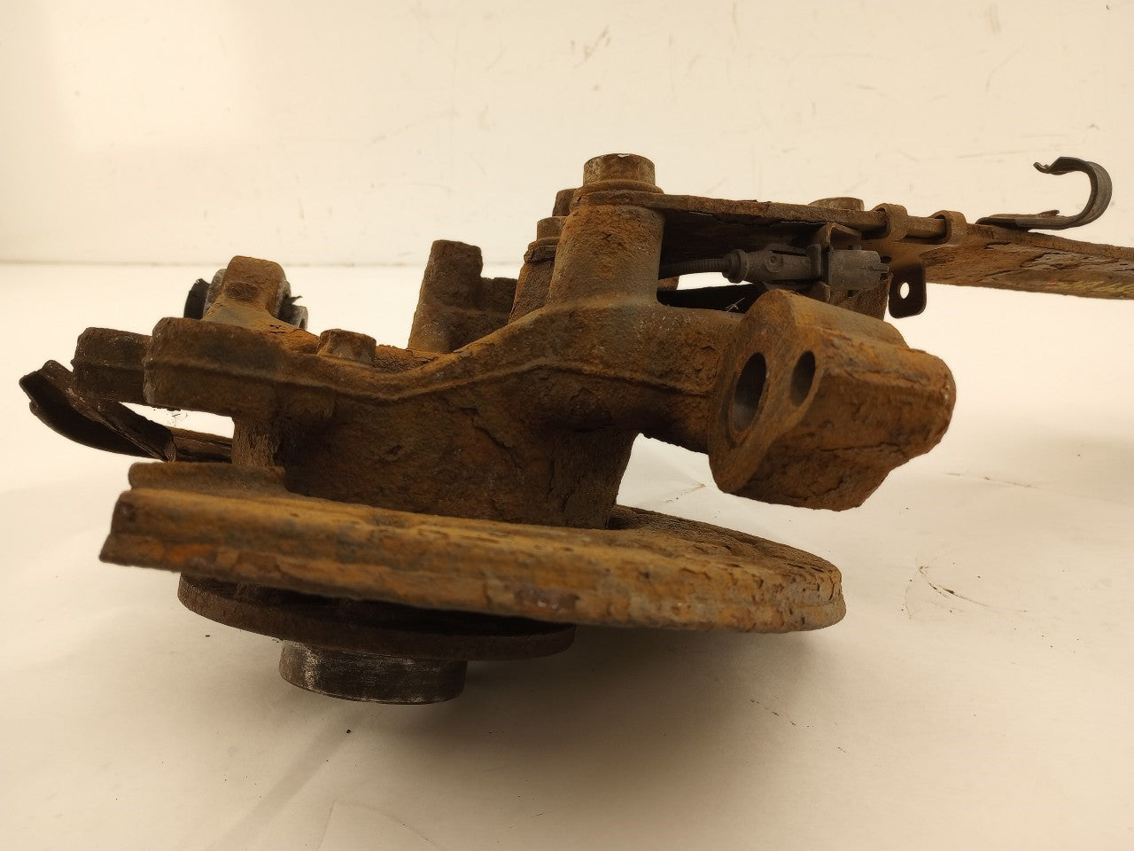 Saab 9-3 Passenger Right Rear Spindle Knuckle Hub