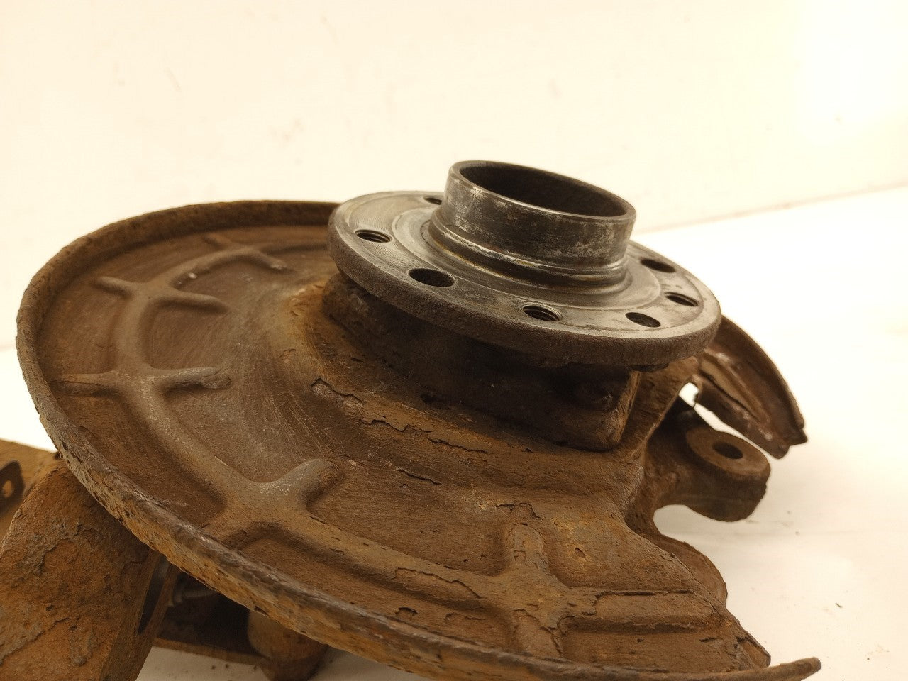 Saab 9-3 Passenger Right Rear Spindle Knuckle Hub