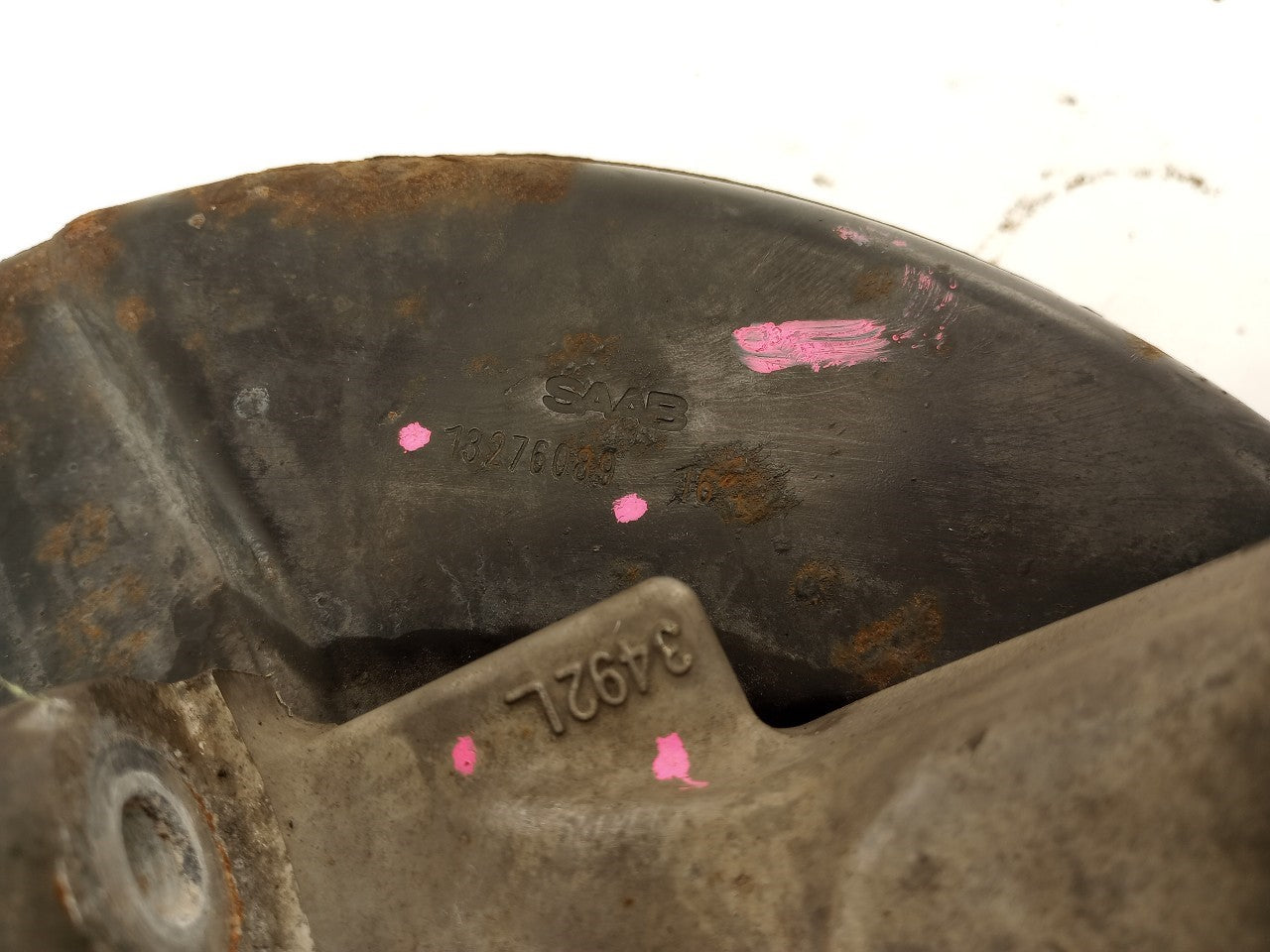 Saab 9-3 Driver Left Front Spindle Knuckle Hub