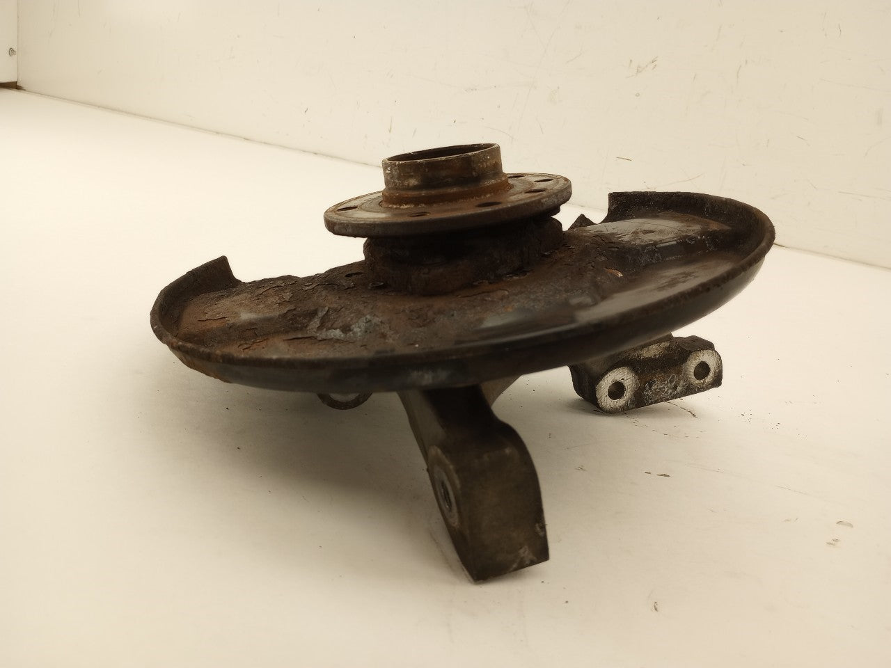 Saab 9-3 Driver Left Front Spindle Knuckle Hub
