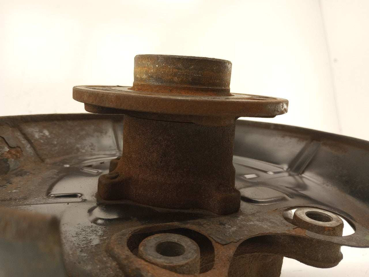 Saab 9-3 Driver Left Rear Spindle Knuckle Hub