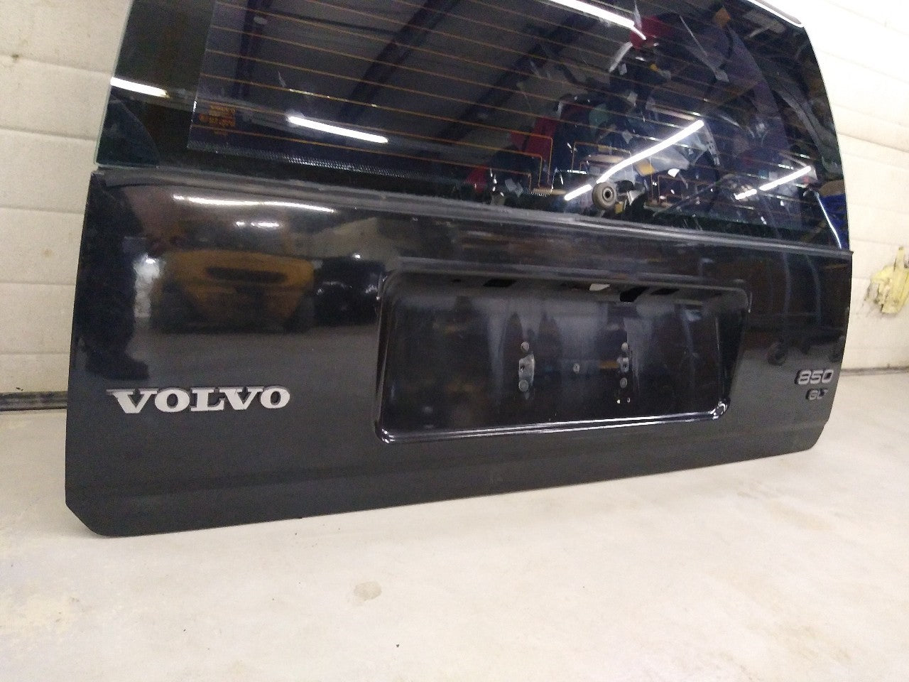 Volvo 850 Trunk Liftgate