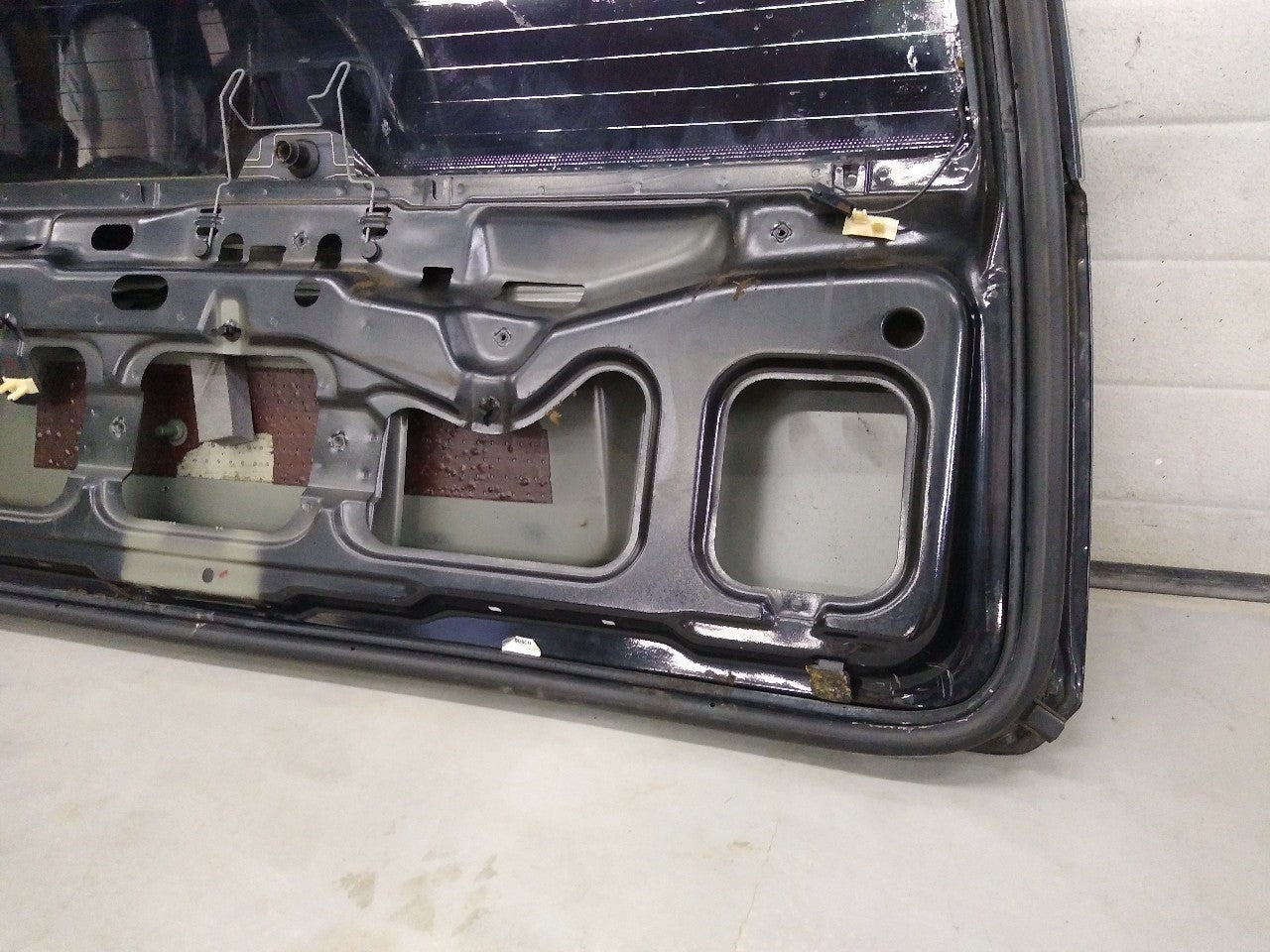 Volvo 850 Trunk Liftgate