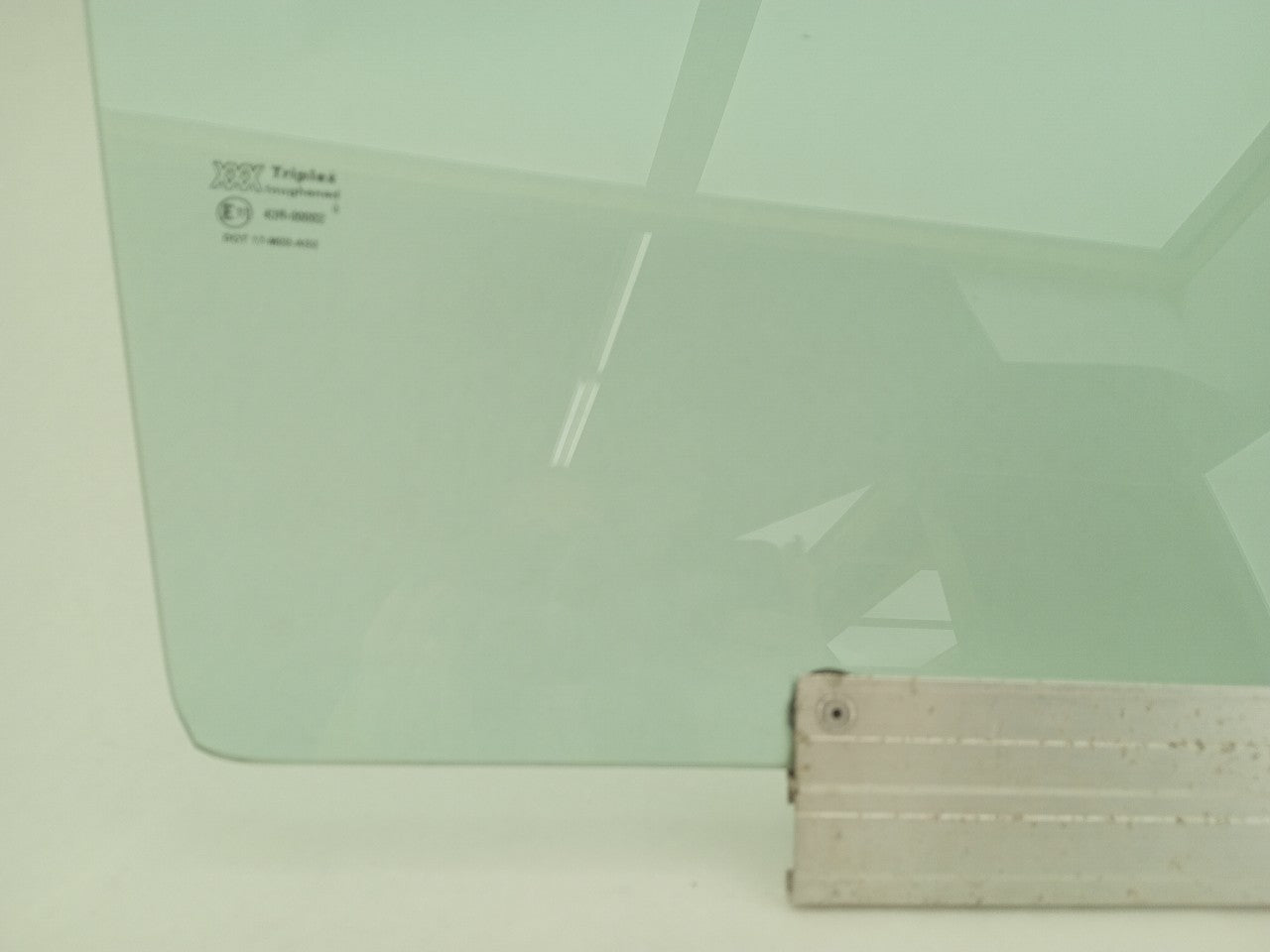 Jaguar XJ8L Passenger Right Front Door Window Glass