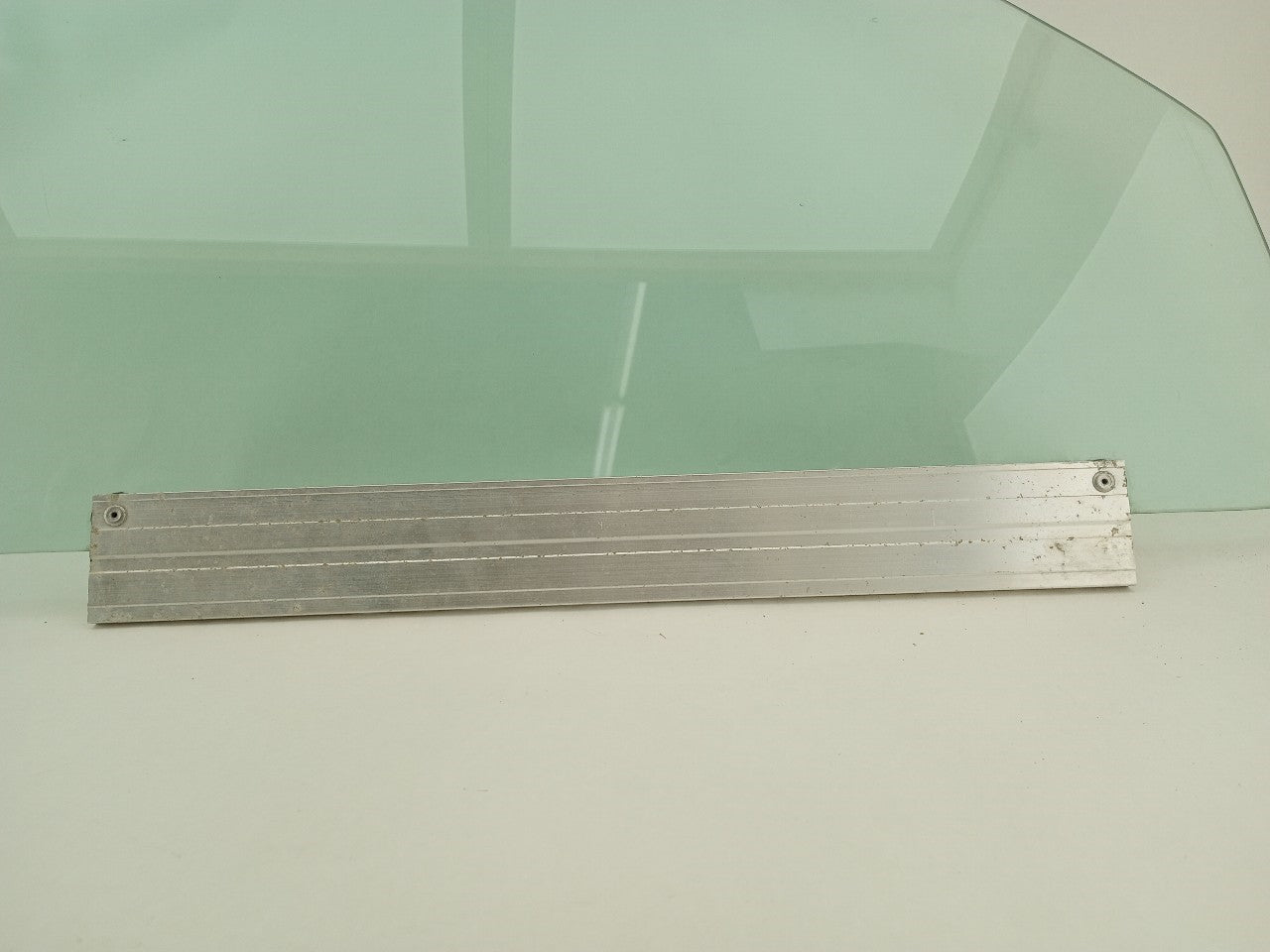 Jaguar XJ8L Passenger Right Front Door Window Glass
