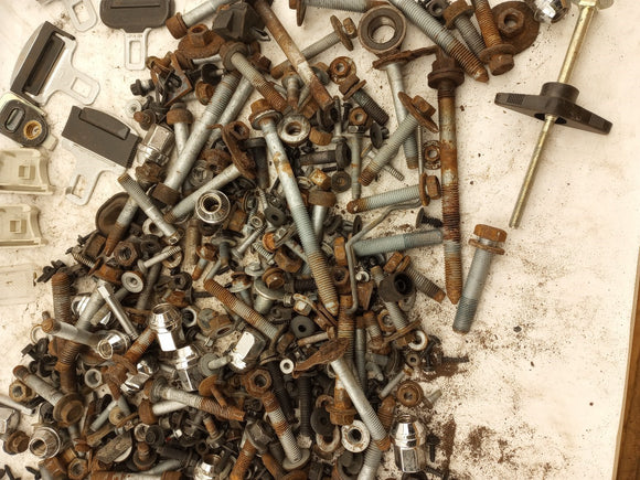 Dodge Charger Dismantling Hardware Fasteners Bolts & Nuts