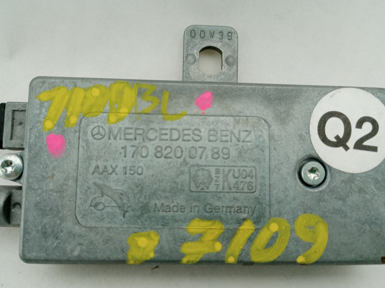 Mercedes SLK320 Radio Antenna Amplifier