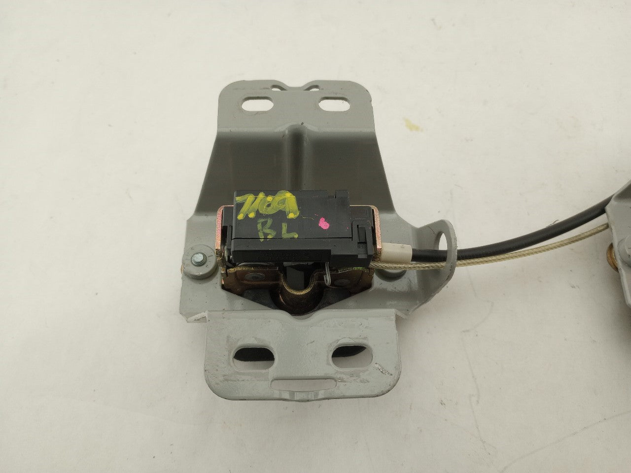 Mercedes SLK320 Pair Of Rear Trunk Latch Lock Release