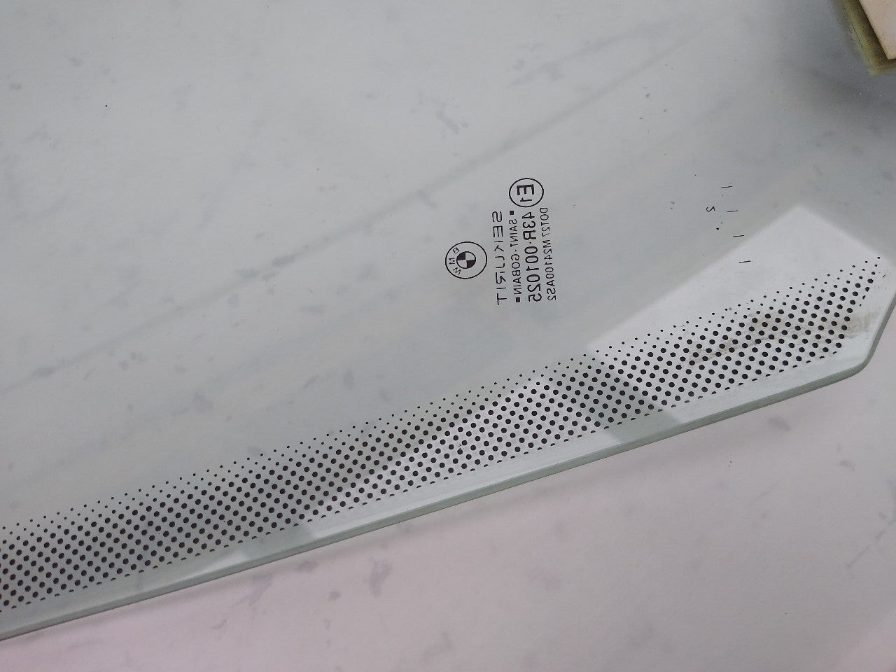 BMW 330Ci Driver Left Front Door Window Glass