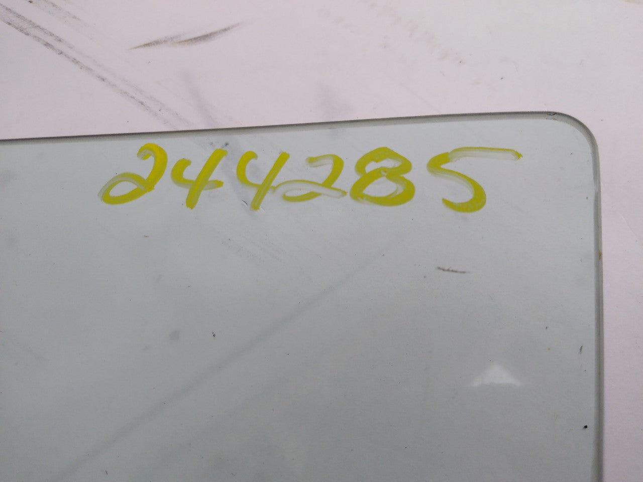 BMW 330Ci Driver Left Front Door Window Glass