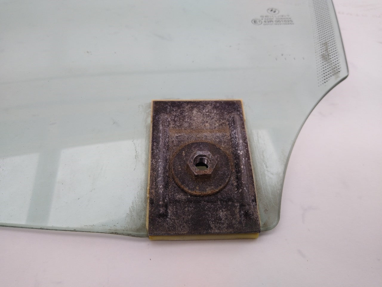 BMW 330Ci Driver Left Front Door Window Glass
