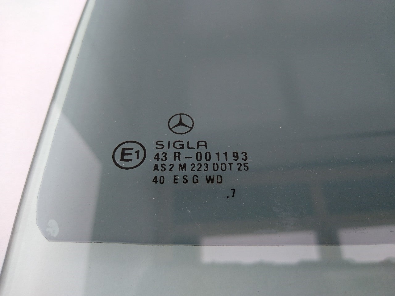 Mercedes SLK230 Passenger Right Front Door Window Glass