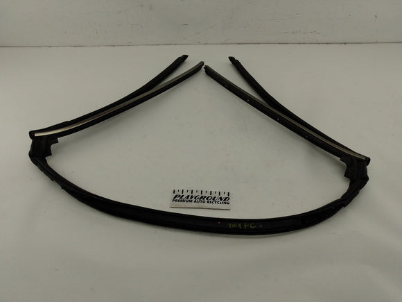 Mercedes SLK320 Front Center Convertible Top Seal