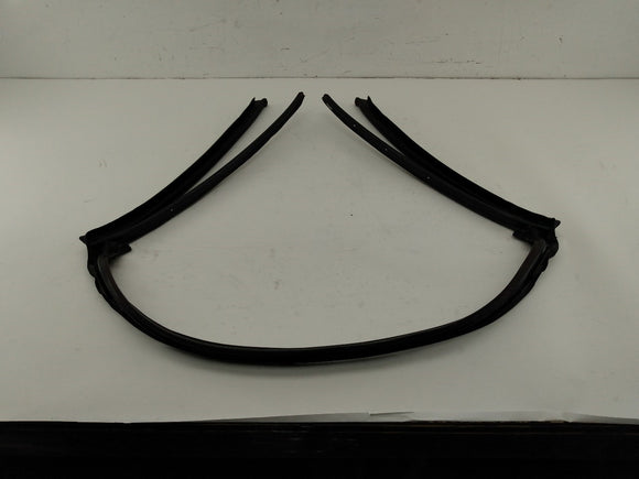Mercedes SLK320 Front Center Convertible Top Seal