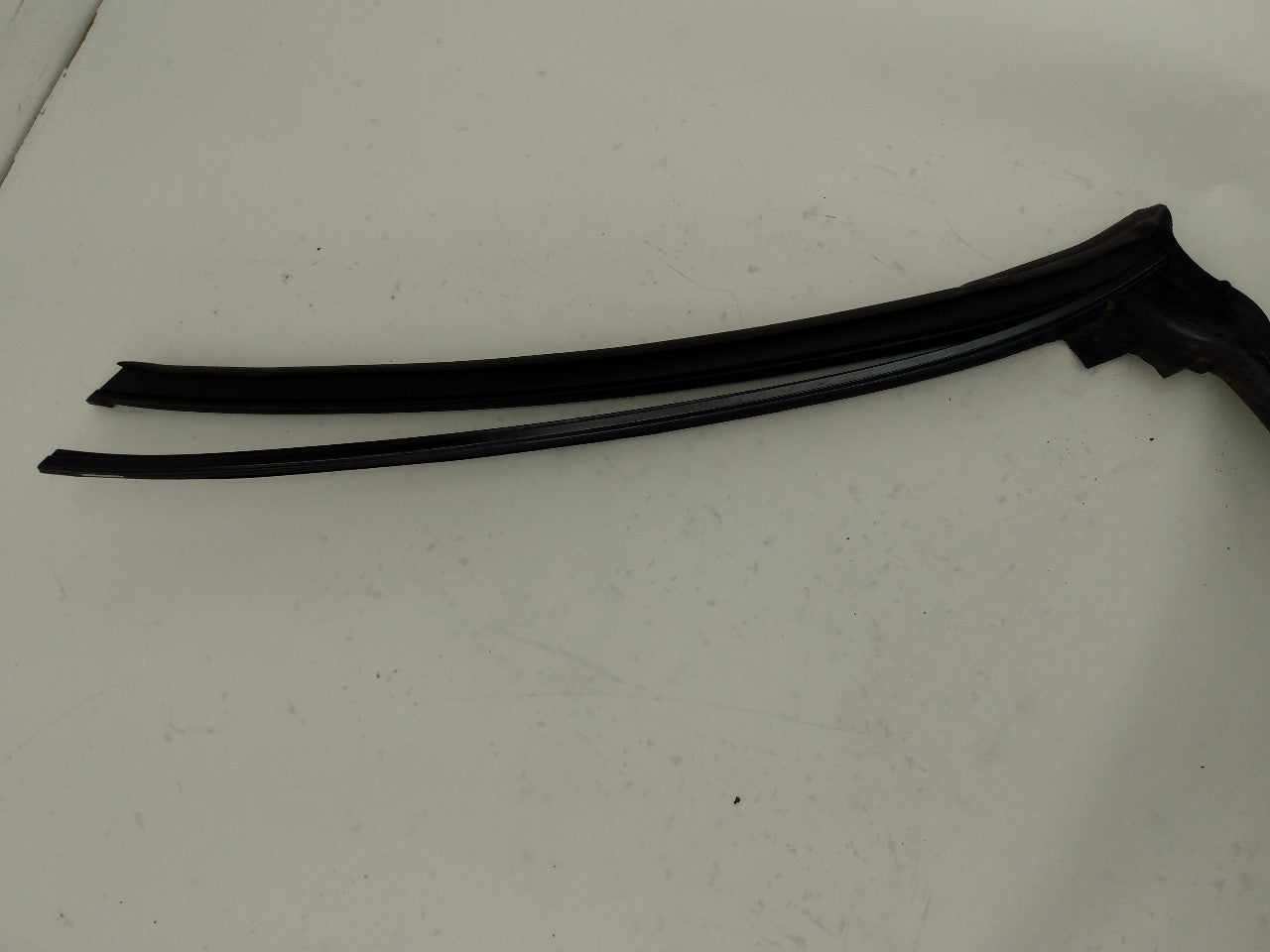Mercedes SLK320 Front Center Convertible Top Seal