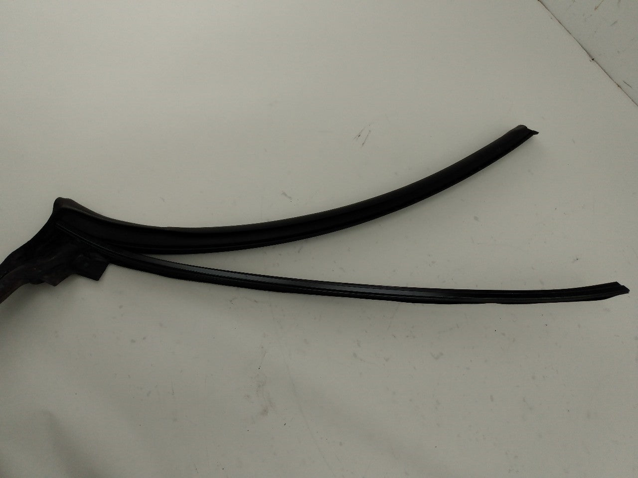 Mercedes SLK320 Front Center Convertible Top Seal