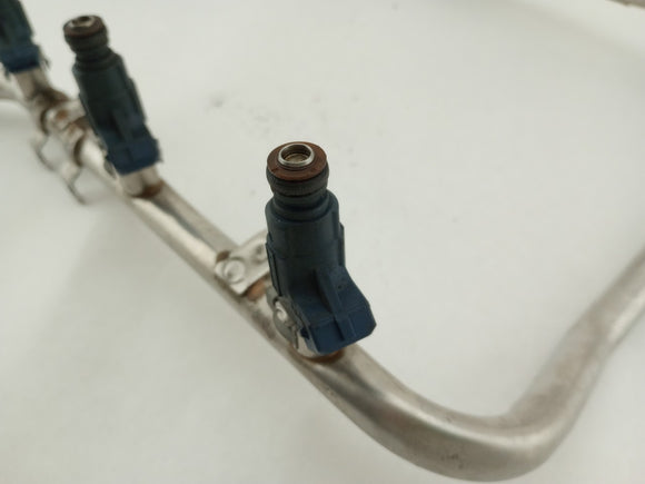 Mercedes SLK320 Fuel Rail With Injectors